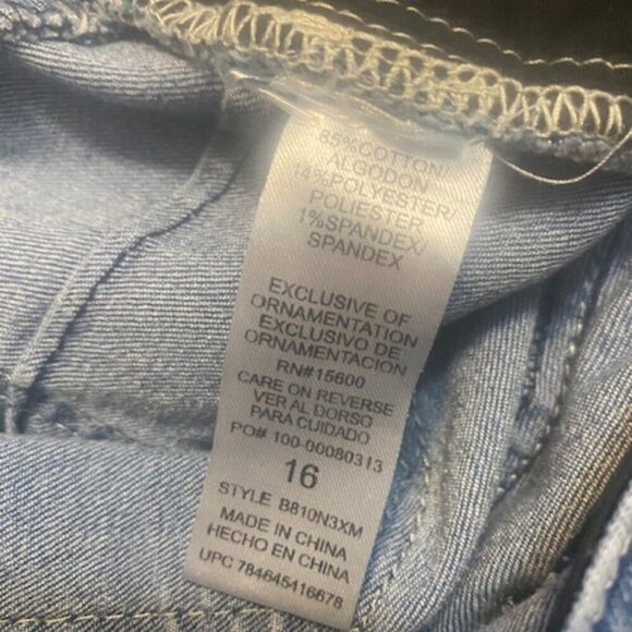 Democracy Ab Solution distressed 5 pocket Bermuda shorts, size 16 - Picture 4 of 4